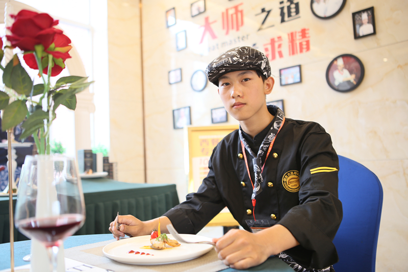 “在航空公司和学习西餐之间我选择了后者”——吴敬